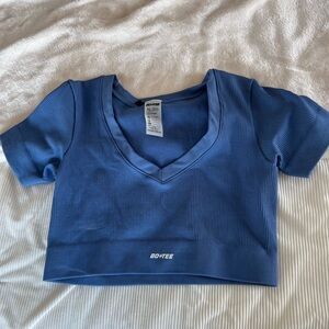 Bo+Tee Blue Ribbed V-Neck Crop Top